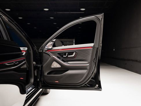 Used 2025 Mercedes-Benz S 63 AMG S image 63