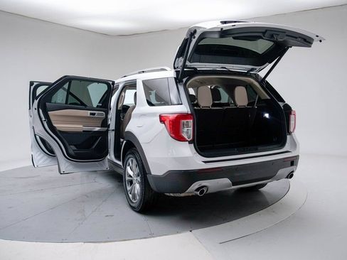 Used 2023 Ford Explorer Limited AWD/4WD image 19