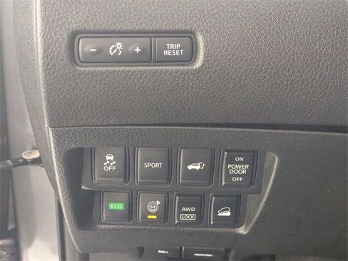 Used 2016 Nissan Rogue SV w/ SV Premium Package image 16