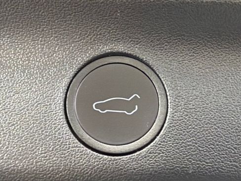 Used 2022 Tesla Model Y Performance AWD/4WD image 16