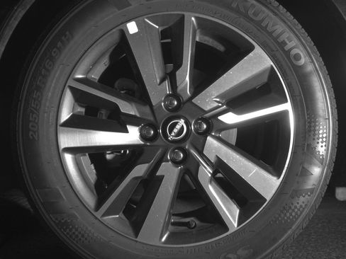 Used 2025 Nissan Versa SV FWD image 12
