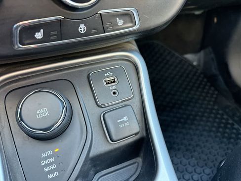 Used 2018 Jeep Compass Latitude w/ Cold Weather Group image 32