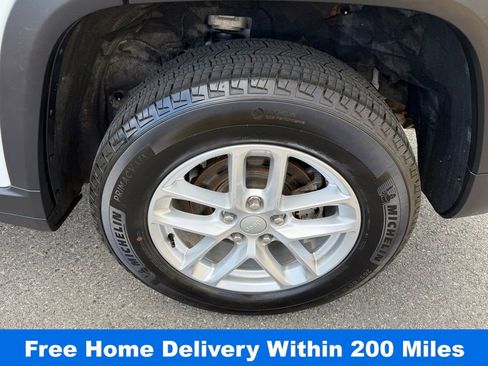 Certified 2024 Jeep Grand Cherokee Laredo X w/ Trailer Tow Package image 12