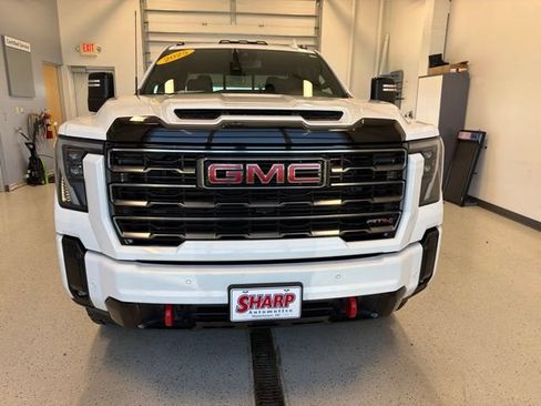Used 2025 GMC Sierra 2500 AT4 AWD/4WD image 5