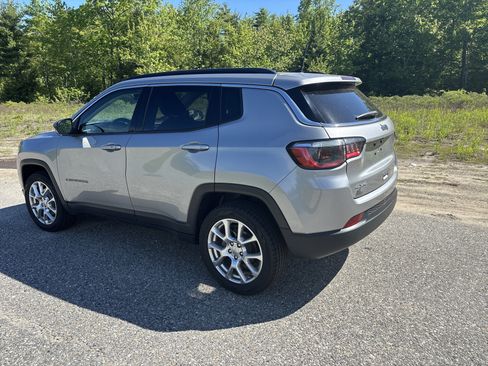Used 2022 Jeep Compass Latitude AWD/4WD image 7