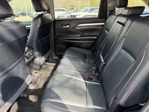 Used 2019 Toyota Highlander XLE image 13