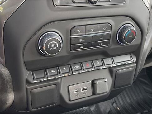 Used 2025 Chevrolet Silverado 1500 W/T image 33