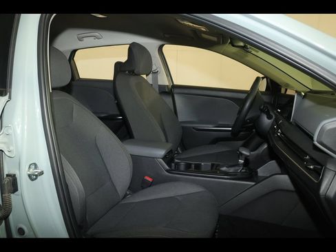Used 2025 Kia K4 FWD image 28