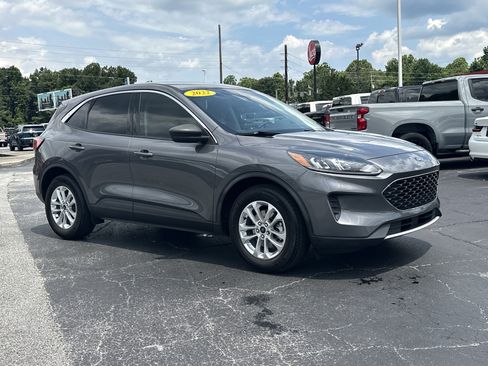 Used 2022 Ford Escape SE FWD image 2
