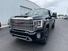 Used 2022 GMC Sierra 3500 Denali w/ Denali Black Diamond Edition AWD/4WD image 5