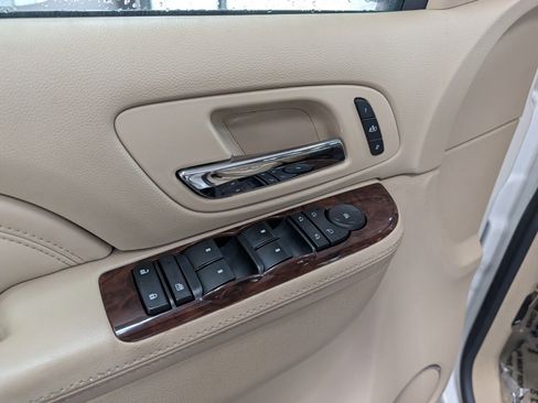 Used 2013 Cadillac Escalade Luxury AWD/4WD image 15