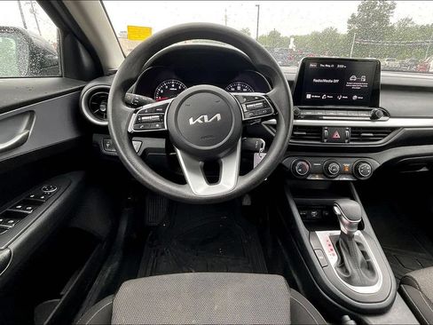 Used 2024 Kia Forte LXS w/ LXS Technology Package FWD image 6