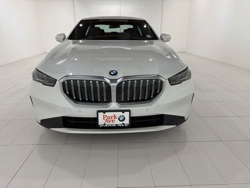 Used 2026 BMW 530i xDrive w/ Premium Package image 8