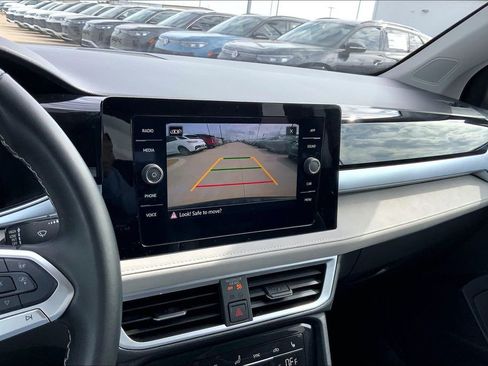 Used 2025 Volkswagen Taos SE FWD image 21