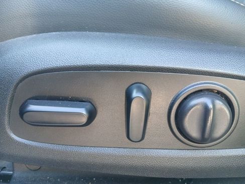 Used 2018 GMC Acadia SLT image 16