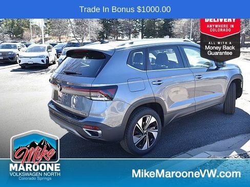 Certified 2025 Volkswagen Taos SE image 6