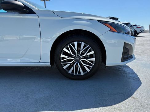 Used 2025 Nissan Altima 2.5 SV FWD image 30