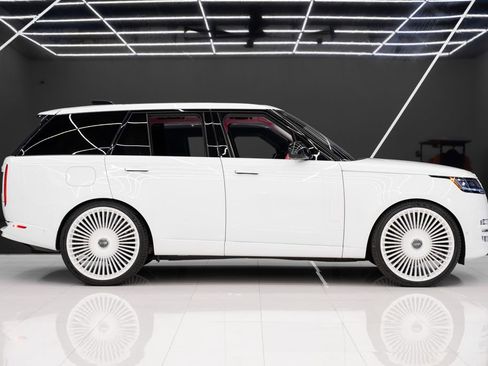 Used 2025 Land Rover Range Rover SE image 8