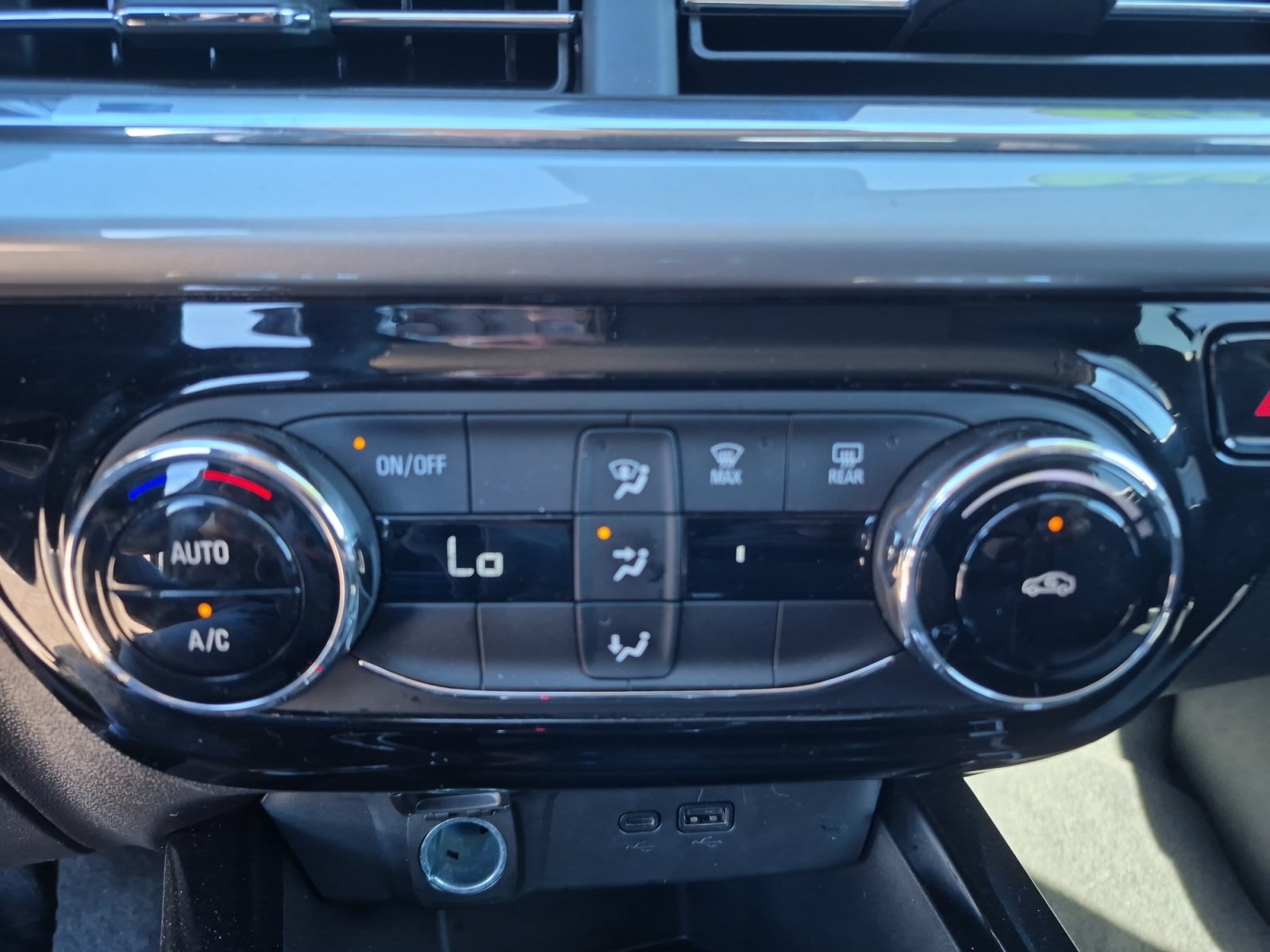 Used 2026 Chevrolet Trax LT FWD image 30