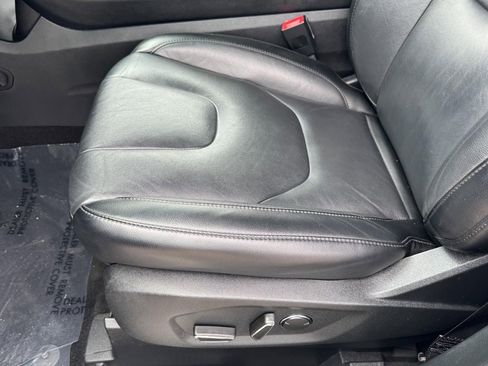 Used 2019 Ford Edge Titanium FWD image 14