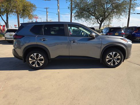 Used 2023 Nissan Rogue SV image 8