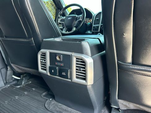 Used 2019 Ford F150 Platinum w/ Equipment Group 701A Luxury AWD/4WD image 13