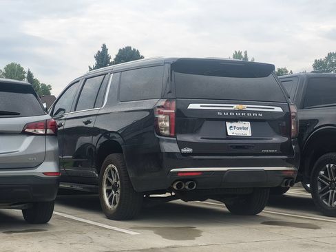 Used 2023 Chevrolet Suburban Premier AWD/4WD image 3