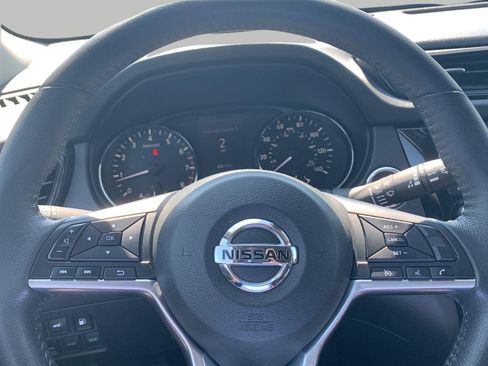 Used 2020 Nissan Rogue SV AWD/4WD image 9
