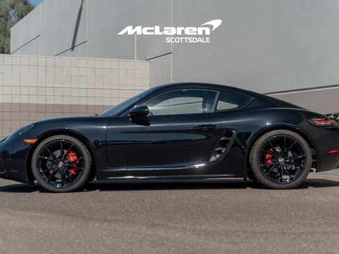 Used 2025 Porsche 718 Cayman S w/ Premium Package RWD image 4
