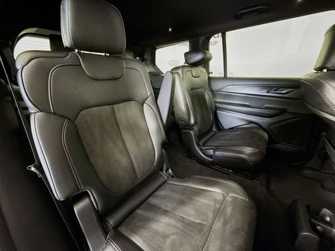 Used 2024 Jeep Grand Cherokee L Laredo image 27