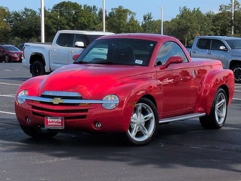 Used 2004 Chevrolet SSR w/ Preferred Equipment Group RWD image 2