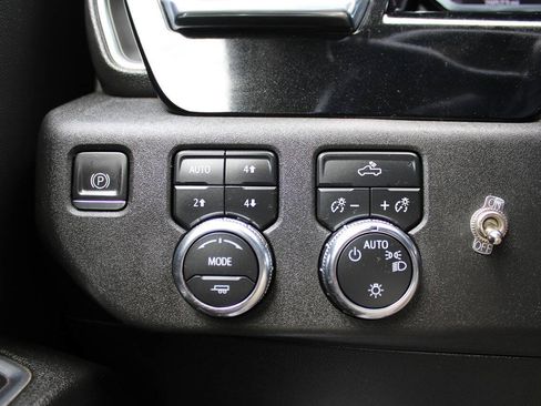 Used 2023 GMC Sierra 1500 SLE AWD/4WD image 16