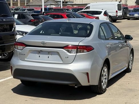 Used 2024 Toyota Corolla LE FWD image 4