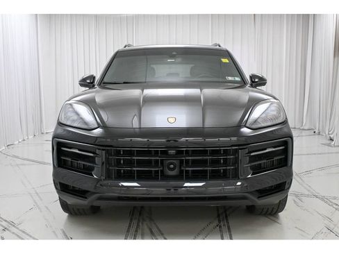 Used 2024 Porsche Cayenne S AWD/4WD image 3
