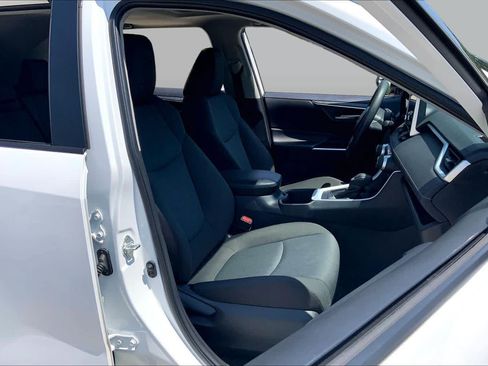 Used 2024 Toyota RAV4 XLE w/ Convenience Package FWD image 9