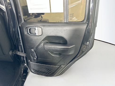 Used 2023 Jeep Gladiator Sport image 27