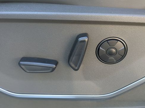 Used 2025 Ford F450 Platinum w/ Platinum Plus Package image 30