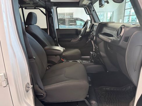 Used 2017 Jeep Wrangler Unlimited Sport AWD/4WD image 14