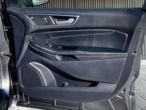 Used 2020 Ford Edge Titanium w/ Class II Trailer Tow Package image 25