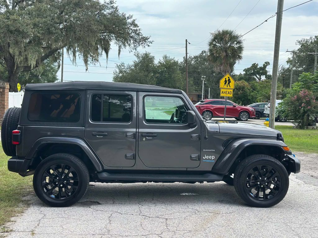 Used 2022 Jeep Wrangler Unlimited Sahara w/ Cold Weather Group AWD/4WD image 6