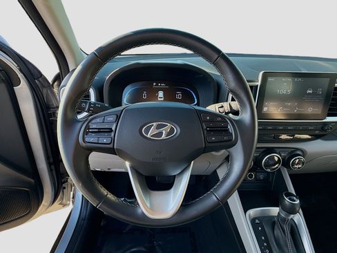 Used 2024 Hyundai Venue SEL image 8