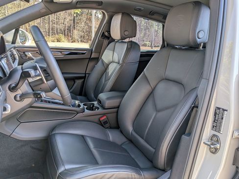 Certified 2025 Porsche Macan S AWD/4WD image 5