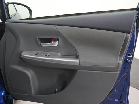 Used 2014 Toyota Prius V Three FWD image 11
