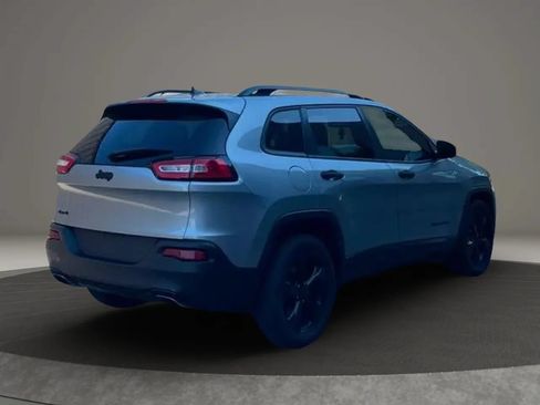 Used 2017 Jeep Cherokee Sport AWD/4WD image 7