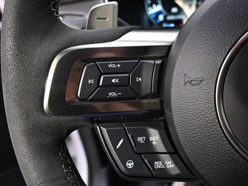 Used 2022 Ford Mustang Shelby GT500 w/ Technology Package RWD image 40