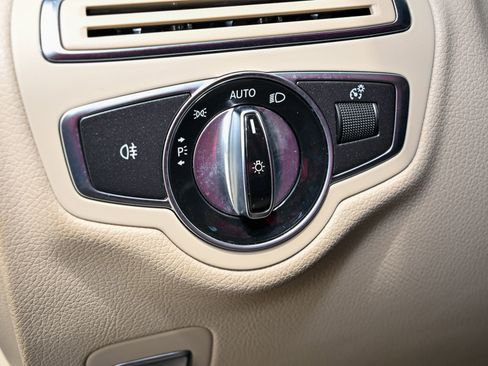 Used 2017 Mercedes-Benz C 300 4MATIC Sedan image 28