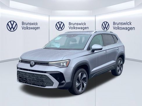 New 2026 Volkswagen Taos SE image 1