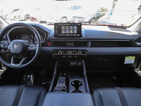 Used 2025 Honda Pilot EX-L image 10