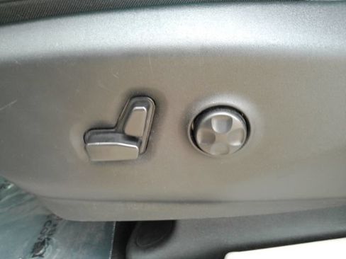 Used 2023 Chrysler Pacifica Touring-L FWD image 13