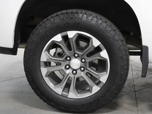 Used 2024 Chevrolet Silverado 1500 High Country w/ Technology Package AWD/4WD image 16